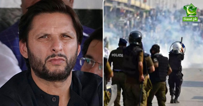 afridi-march-azadi-police.jpg