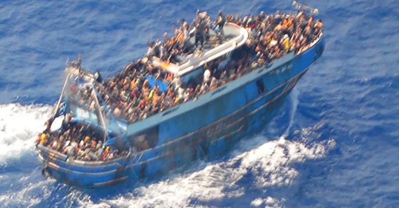 boat-sink-bhook.jpg