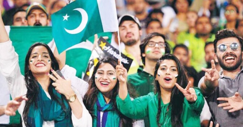 happy-pakistan-%2C-ind.jpg