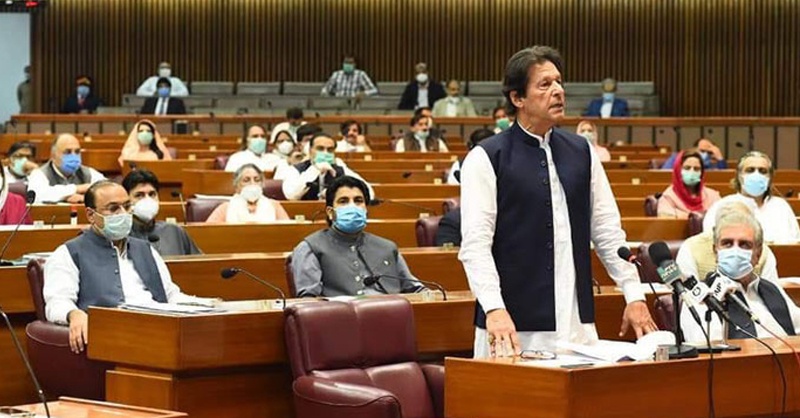 imran-khan-rsgns-rd.jpg