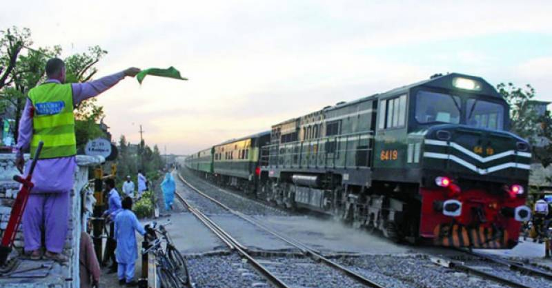train-pakistan-railway.jpg