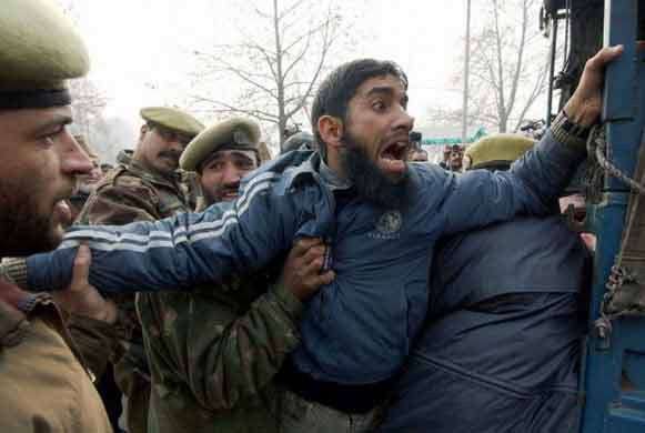 shakeel-ahmad-bhat-arrested.jpg