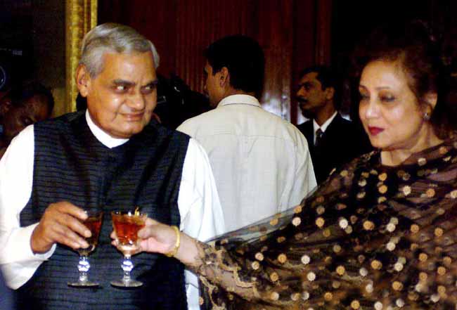 atal_and_sehba_toasting_14_july2001.jpg