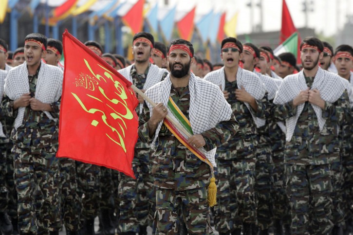 Mideast-Iran-Army-Day_sham-5-725x483.jpg