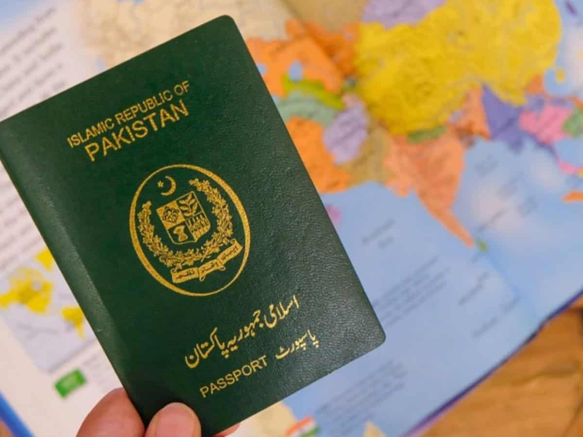Pakistan-passport.jpg
