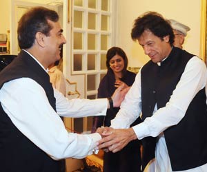 gilani-imran-khan-300.jpg