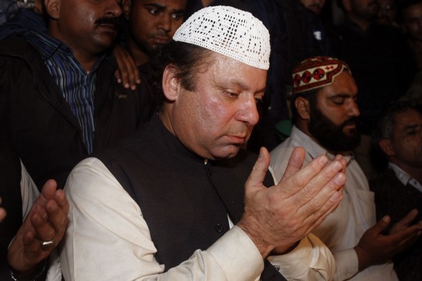 Nawaz-Sharif-Praying.jpg