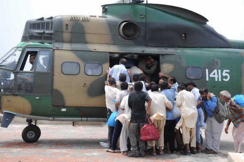 pakistan-army-relief-work-15.jpg