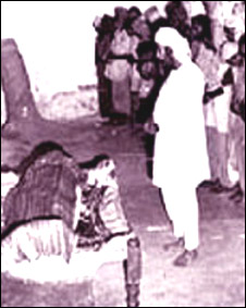 091002130312_zbhutto_funeral226x283.jpg