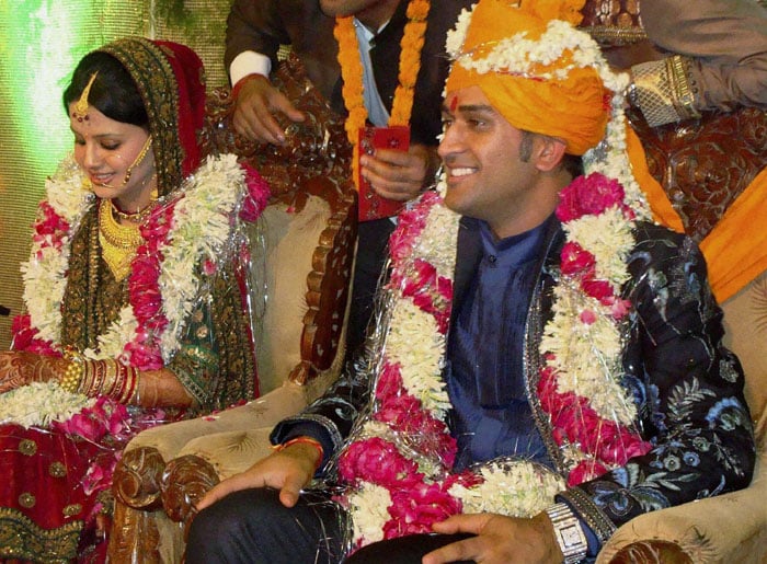 dhoni-sakshi1.jpg