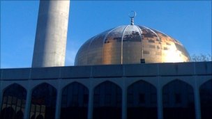 _50575480_regentsparkmosqueoutside.jpg