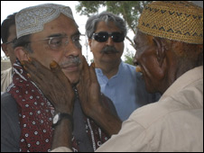 100909171109_zardari_jamshoro226.jpg