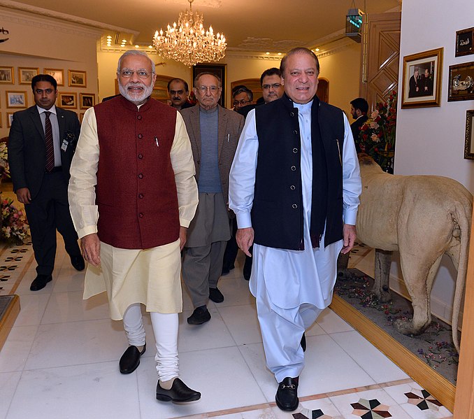 678px-The_Prime_Minister%2C_Shri_Narendra_Modi_meeting_the_Prime_Minister_of_Pakistan%2C_Mr._Nawaz_Sharif%2C_at_Raiwind%2C_in_Pakistan_on_December_25%2C_2015.jpg