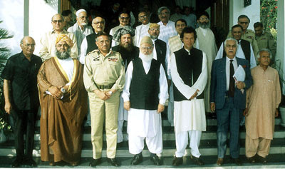 general-pervez-musharraf-and-with-his-sham-referendum-supporter-dr-tahirul-qadri.jpg
