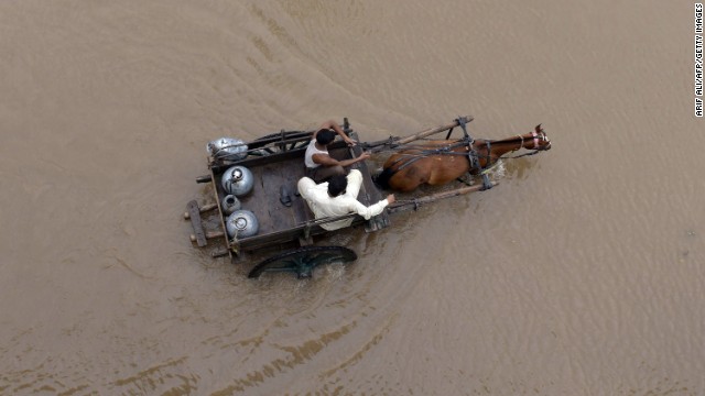 140905090415-08-india-flooding-0905-horizontal-gallery.jpg
