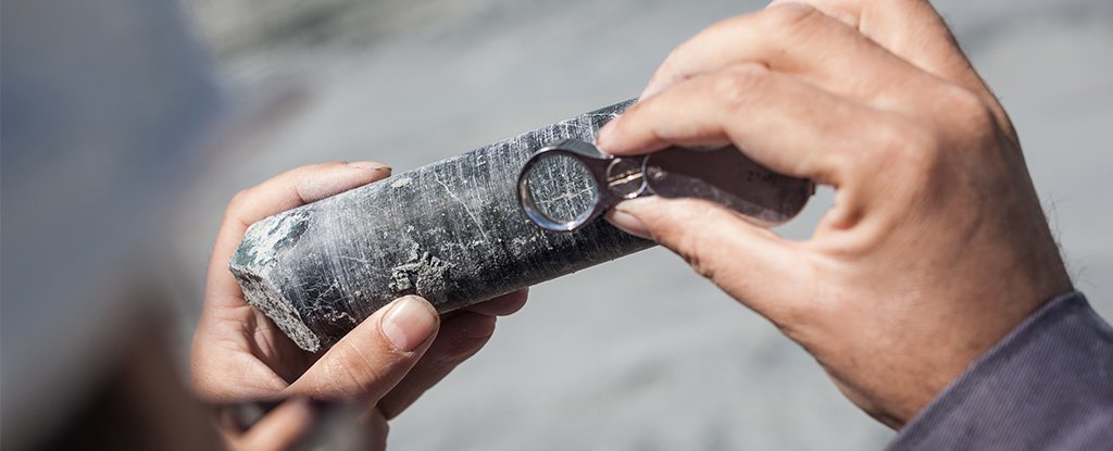 geologist_examining_ore_sample_getty_1024.jpg