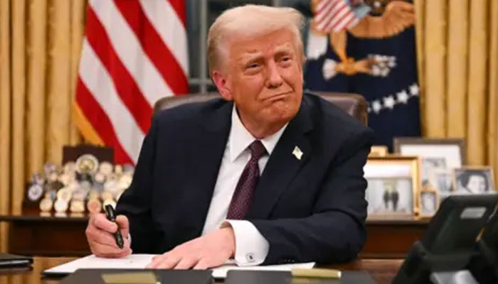 1436136_1092596_trump-sign_updates.jpg