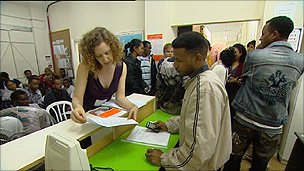 _50605923_304-migrants-inside-health-.jpg