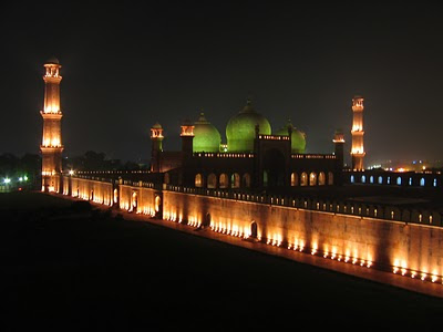 Badshahi+Mosque+in+Lahore+-+Pakistan+%28night%29.jpg