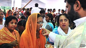 _49024447_communion_afp_304.jpg
