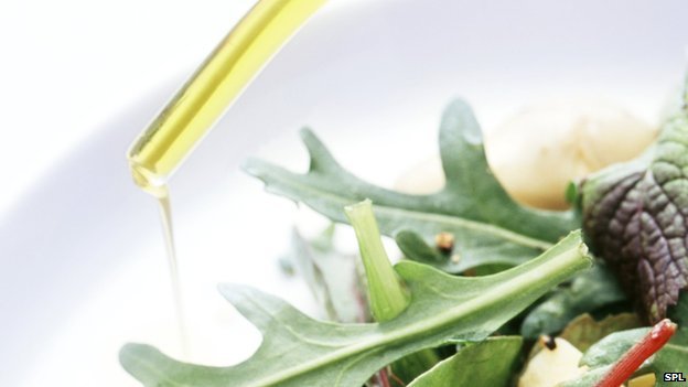 _74959895_green_salad_and_olive_oil-spl-2.jpg