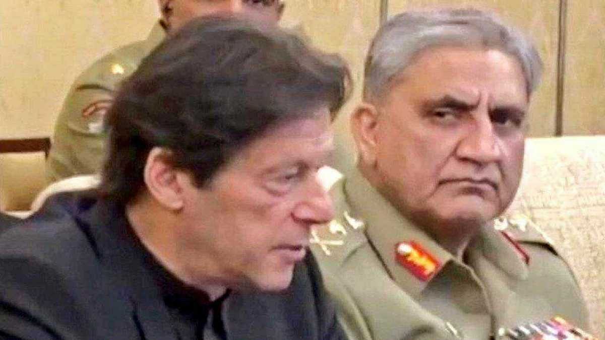 Bajwa-and-Imran-Khan.jpg