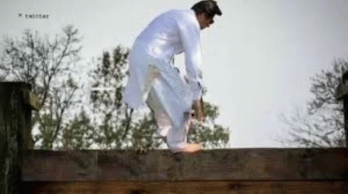 running-running-imran-khan.gif