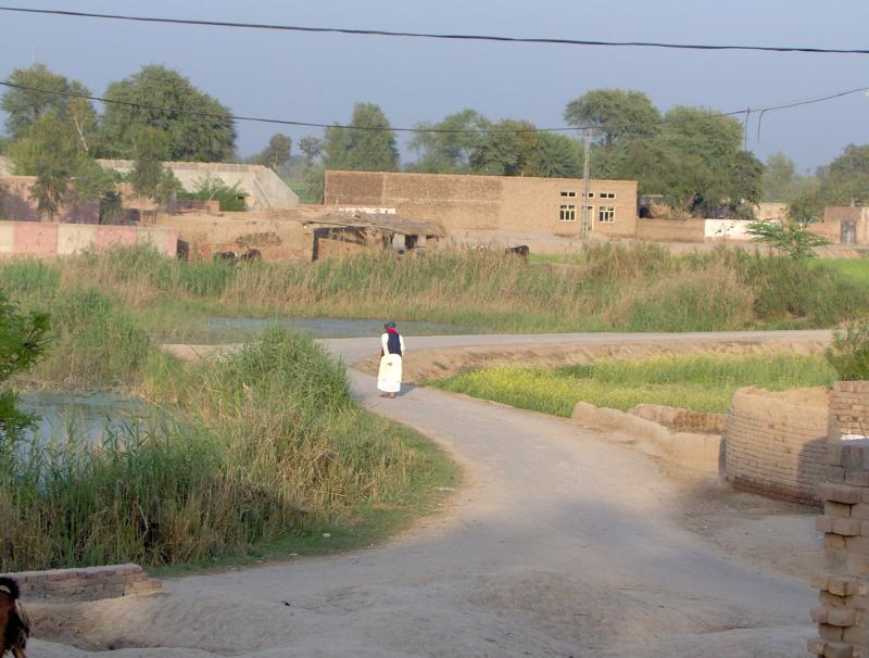 Road_in_Hadda,_Pakistan.jpg