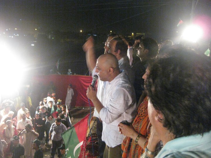 Ali-Azmat-addressing-PTI-Dharna-KArachi.jpg