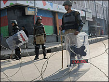 101126071736_srinagar_curfew226.jpg