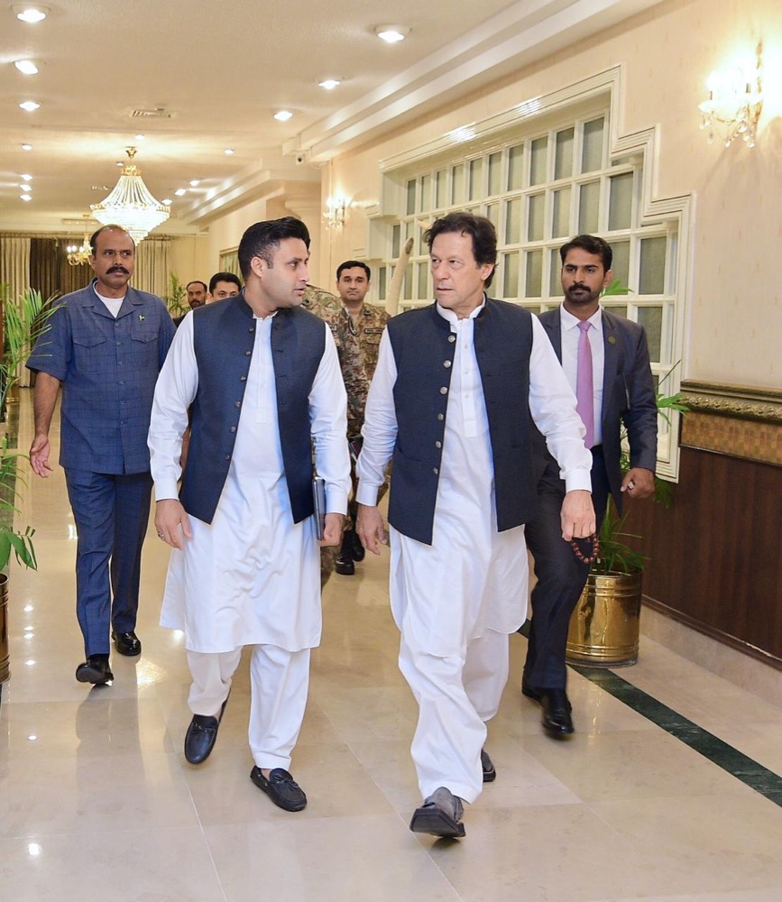 sayed-bukhari-with-imran-khan_1_19.jpg