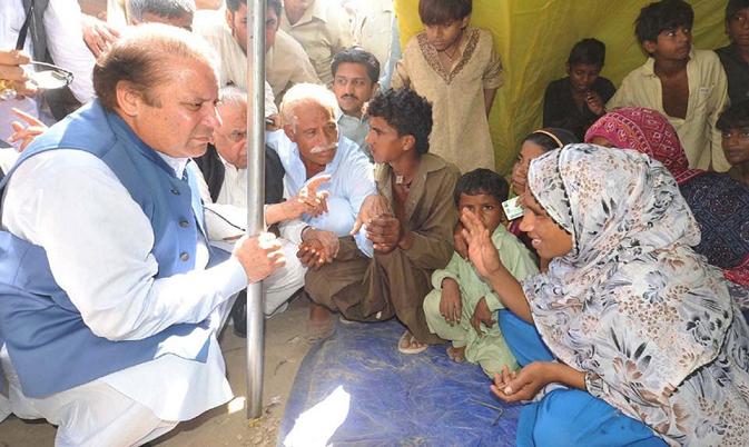 Nawaz-sharif-in-Tando-Adam-with-people-on-Oct-7-2011.jpg