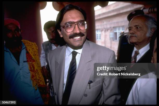 asif-ali-zardari-at-sindh-high-court-for-murder-charges-hrg.jpg
