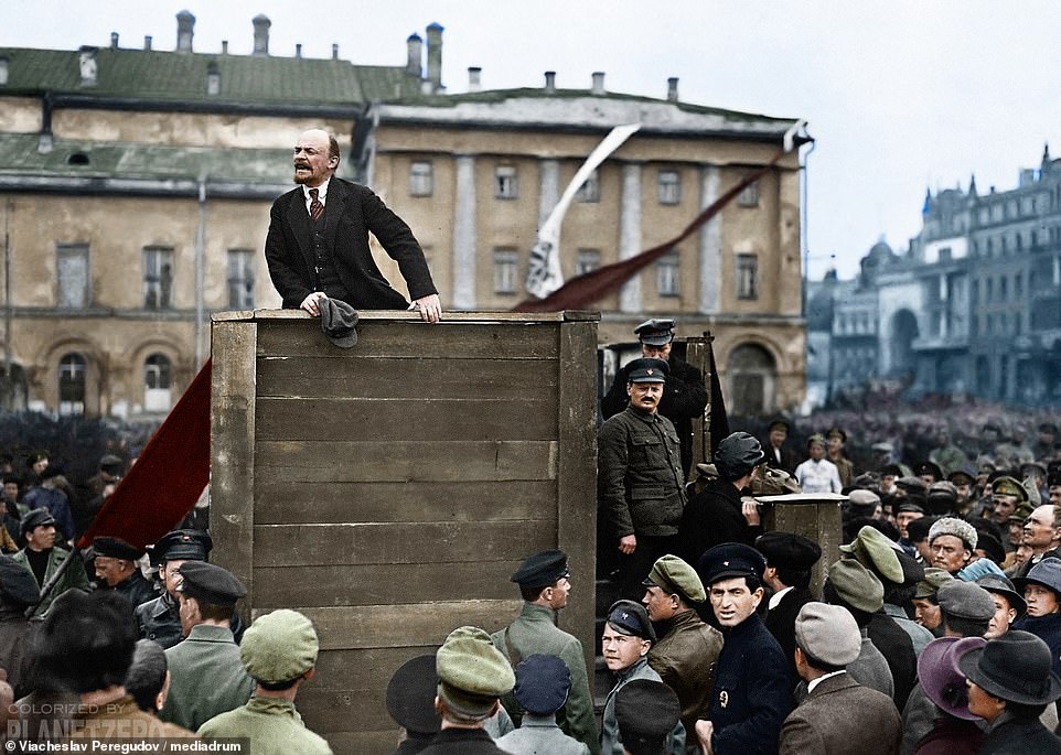 5314992-6306655-Lenin_speaking_to_red_army_troops_leaving_for_the_front_in_Sverd-m-123_1540295787655.jpg