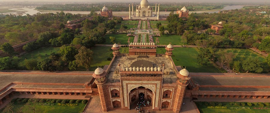 there-is-a-1640-foot-safety-perimeter-set-up-around-the-taj-mahal.jpg