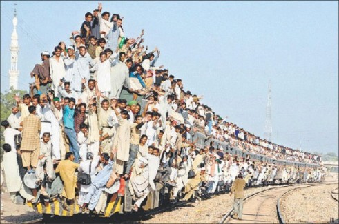 funny-train-pakistan-travel.jpg