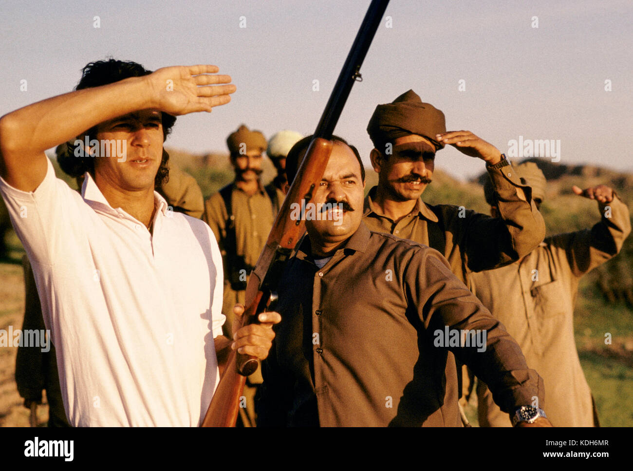 imran-khan-shooting-partridge-with-the-nwab-of-kalabagh-pakistan-1990-KDH6MR.jpg
