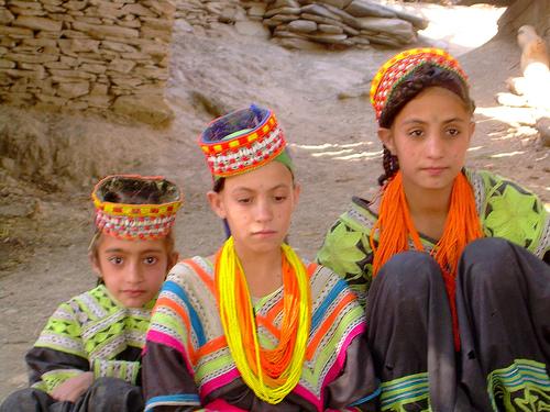 Kalash-children-in-Kafiristan-Pakistan.jpg