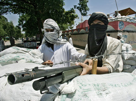 lal_masjid_students_in_sandbagged_p.jpg