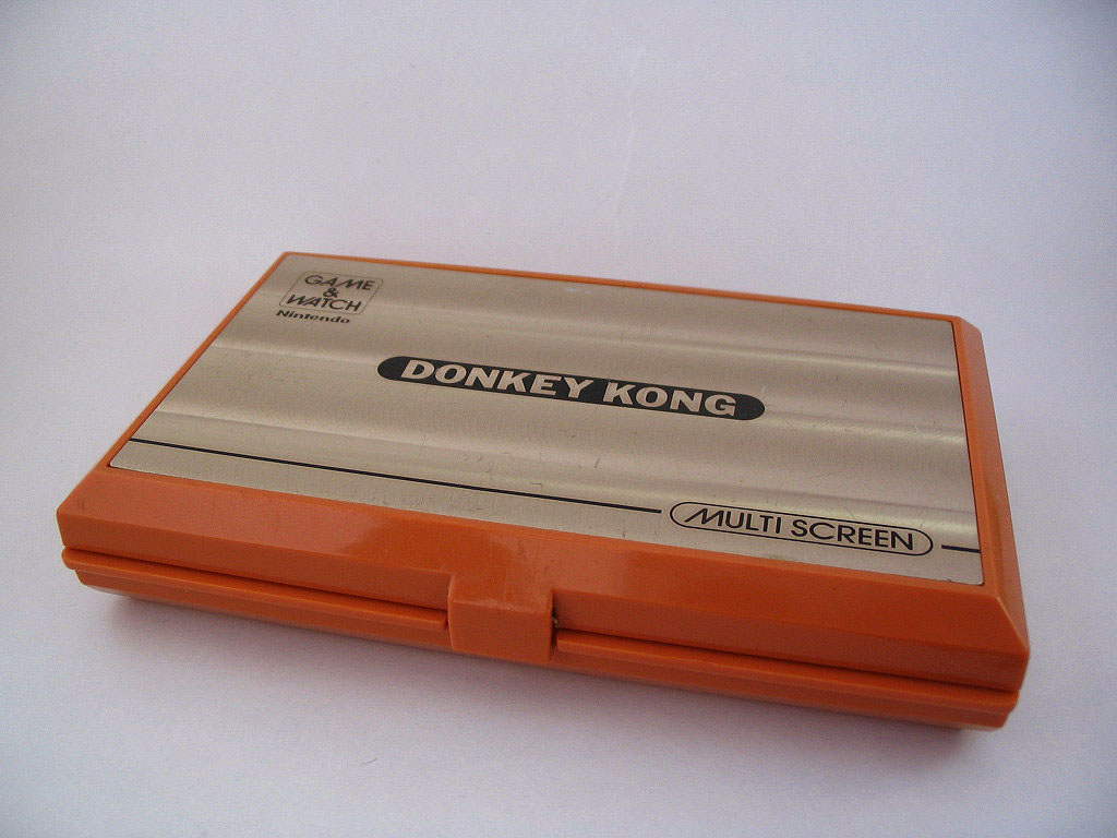 Donkey_kong_game_and_watch_closed.jpg