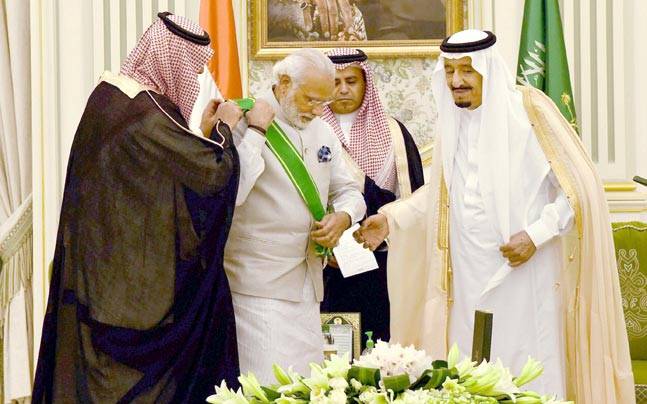 modi-award_story_647_040316101316.jpg