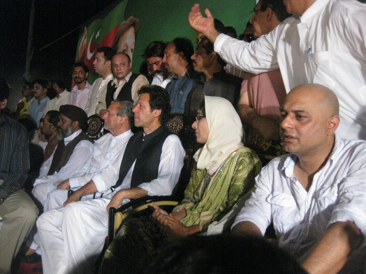 Ali-Azmat-ImranKhan-PTI-Dharna-Karachi-1.jpg