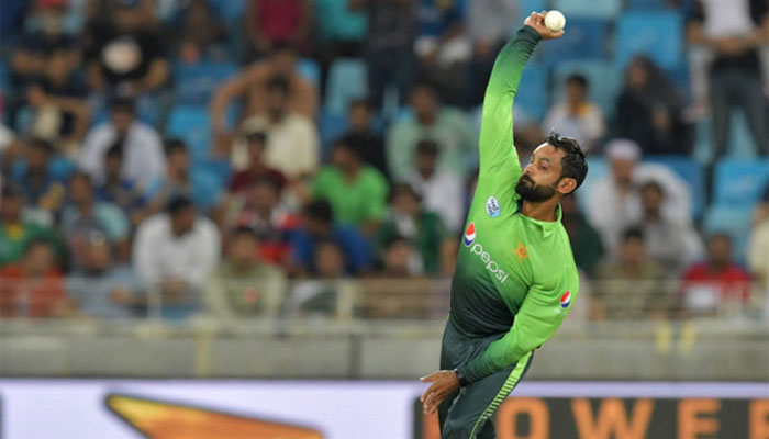 714342_78248_Hafeez-Bowling-111_updates.jpg