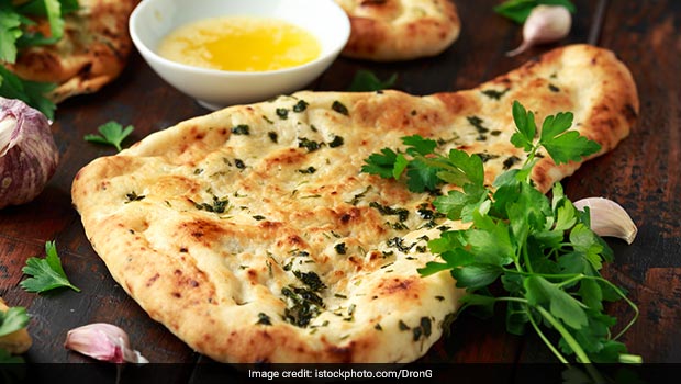 271krdvo_garlic-naan_625x300_16_February_21.jpg