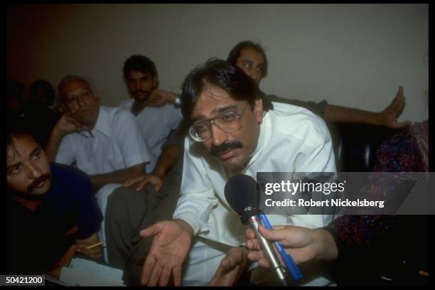 asif-zardari-husband-of-ousted-pm-bhutto-at-news-conf-announcing-hell-run-for-natl-assembly.jpg