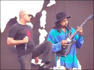 Ali-Azmat-vs-Salman-Ahmad.jpg