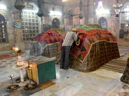 veneration-of-grave.jpg