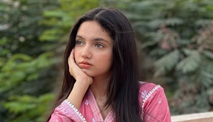 25414_544761_Aina-Asif_updates.jpg