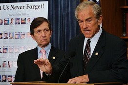 Kucinich_RonPaul_D_20100723174353.jpg