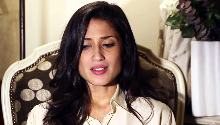 626887_9440537_Fatima-Bhutto_akhbar.jpg
